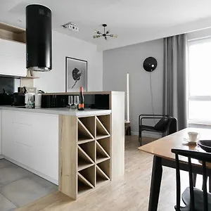 https://tuyo-apartments-lake-park.warsawhotelspoland.com