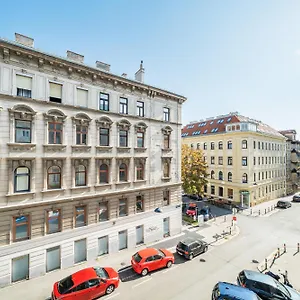 https://zeus-design-apartments-schnbrunn.vienna-besthotels.com